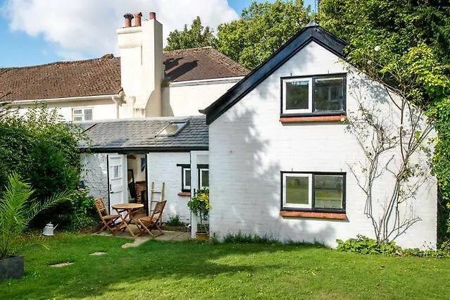 Unique Cottage Retreat Hove