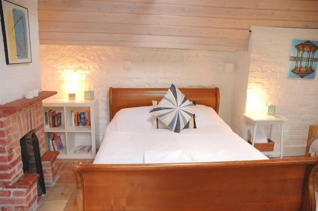 Unique Cottage Retreat Hove